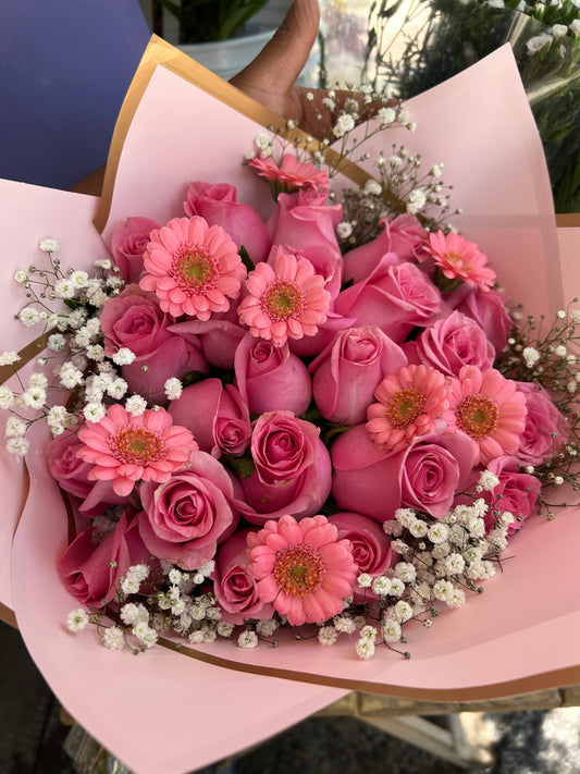Ramo de Mini Gerberas y Rosa