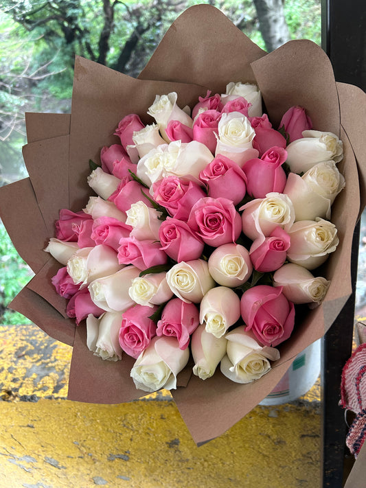 Ramo de Rosas Rosas y Blancas