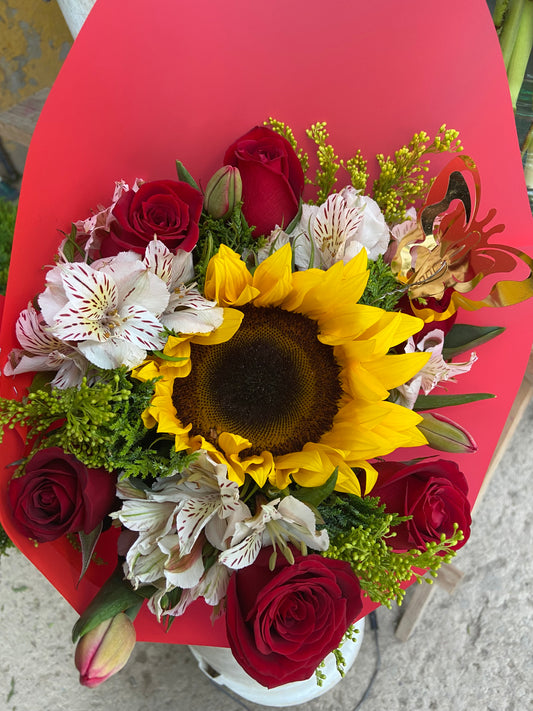 Ramo Girasol y Tulipanes.